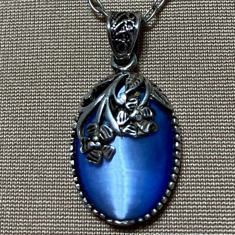 BLUE CAT EYE STERLING SILVER PENDANT WITH CHAIN